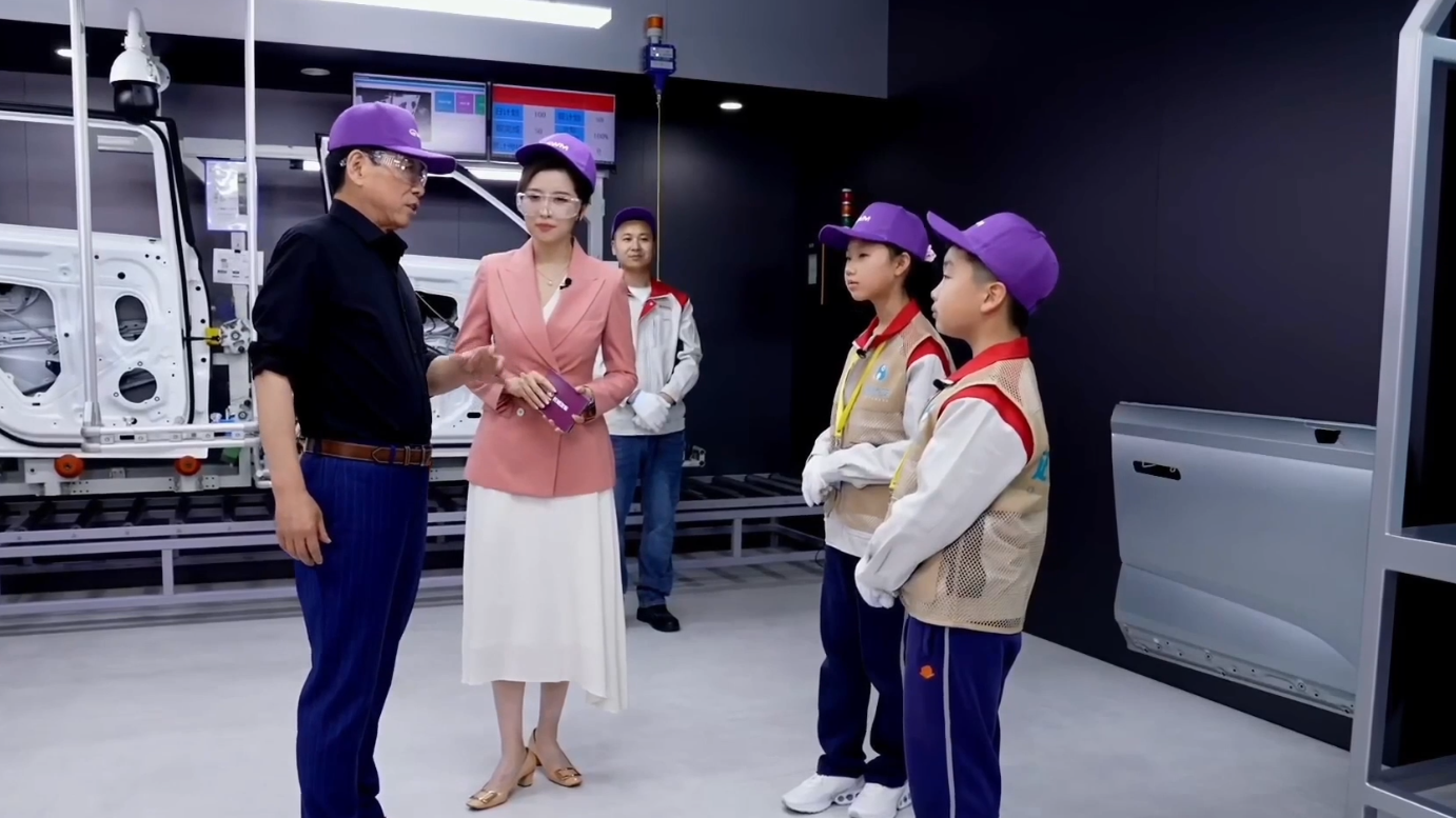 魏建军逛展直播：北京车展“契约”破局，把竞争拉入“信任战场”_华夏商业网_华夏商业网_华夏财经_华夏资讯